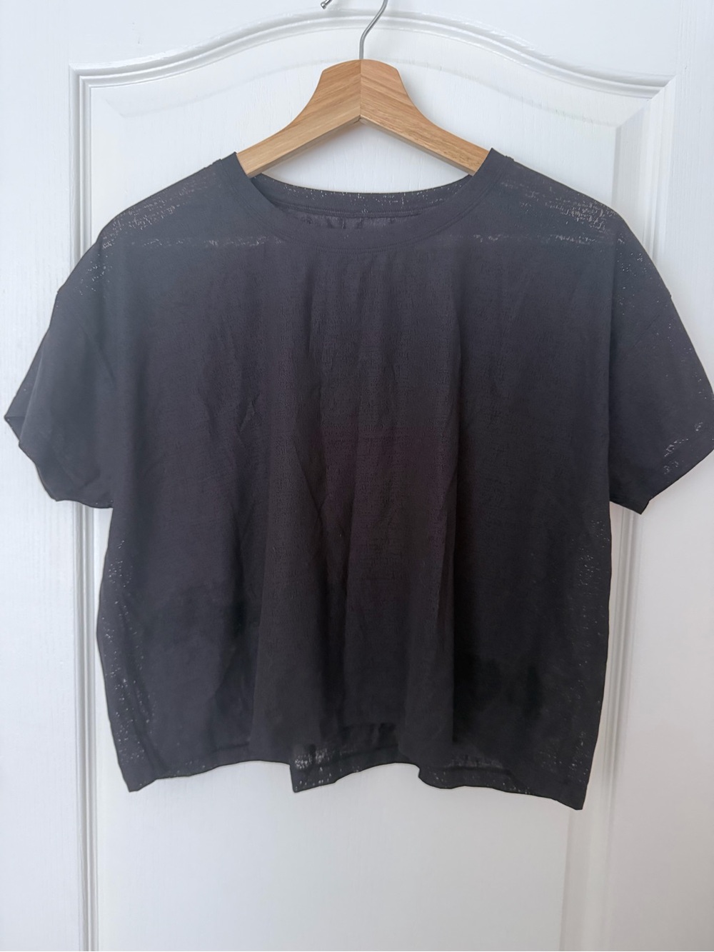 Lululemon Cropped Black Women's Short Sleeve Tee